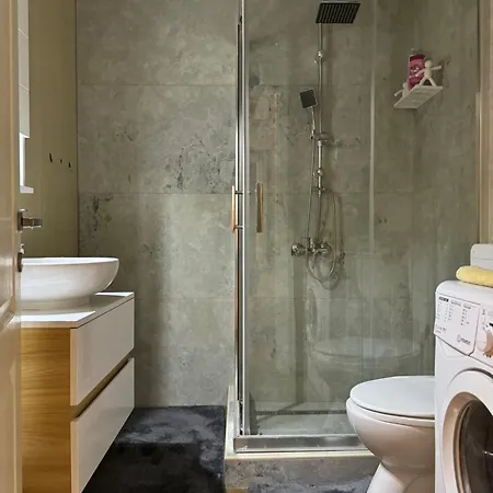 Bus Station شقة *