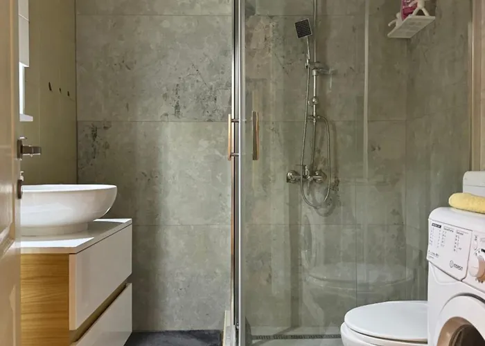 Bus Station Apartment *