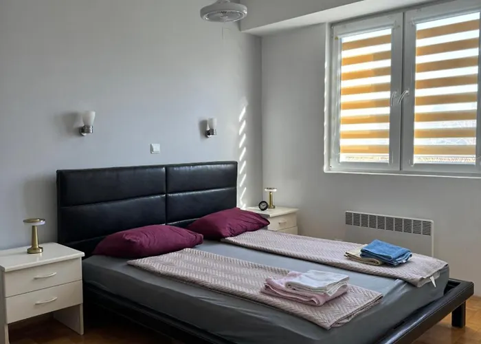 Apartment Bus Station *